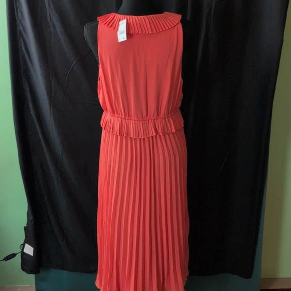 Versona Dress. Medium. Nwt - Picture 2 of 9
